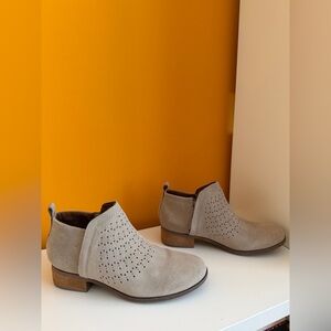 TOMS light gray/stone booties